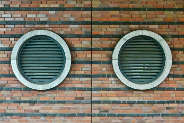 How to install a professional ventilation system in a UK home kitchen?